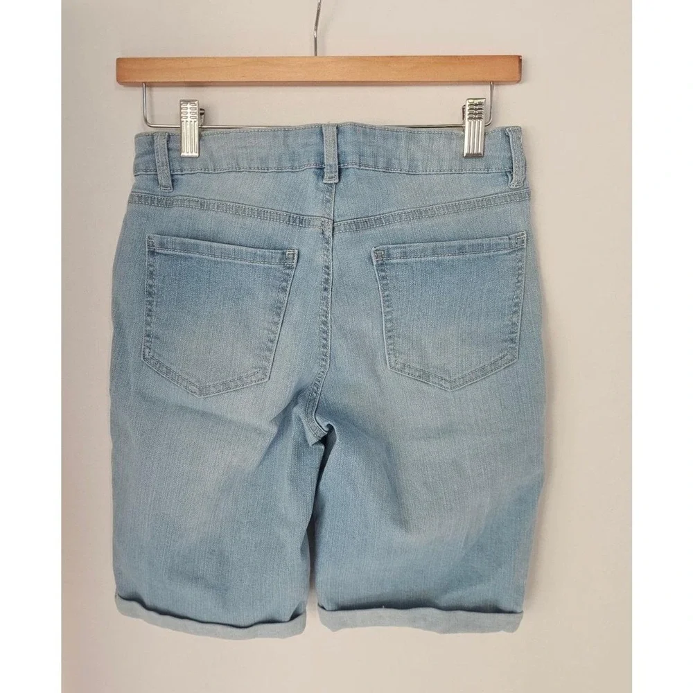 D.Jeans Light Wash Bermuda Shorts Size 4 - Easy Pull-On Coastal Casual Jorts